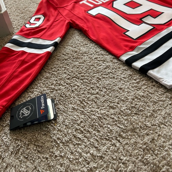Chicago Blackhawks Toews jersey sz:XS *brand new with tags price negotiable - Picture 4 of 9